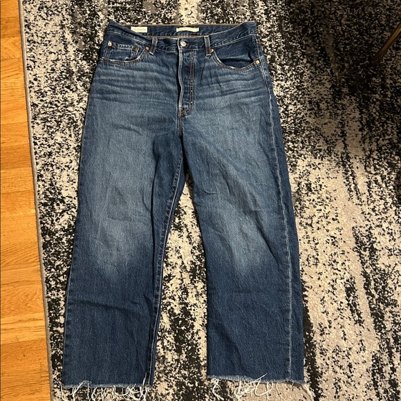 Levi’s Ribcage Straight Ankle Jeans - Picture 2 of 8
